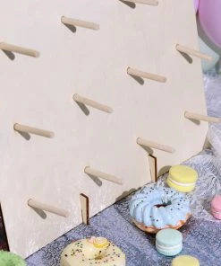 HIER_4130 Chargers & Centerpieces 19" Donut Bar Wall Display Stand Rectangle Detachable Board Dessert Holder