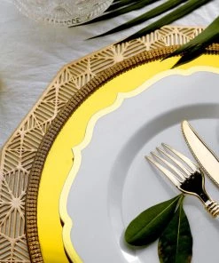 HIER_5441 10 Pack | White 10" Plastic Dinner Plates Disposable Tableware Round With Gold Scalloped Rim 19 HIER_5441 10 Pack | White 10