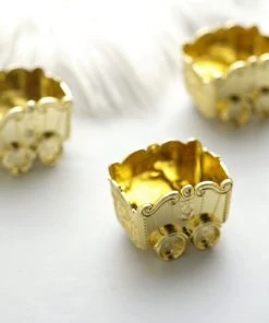 HIER_5320 Disposable Dinnerware 12 Pack | Gold Chariot Party Favor Gift Boxes, Candy Treat Containers - 2.5